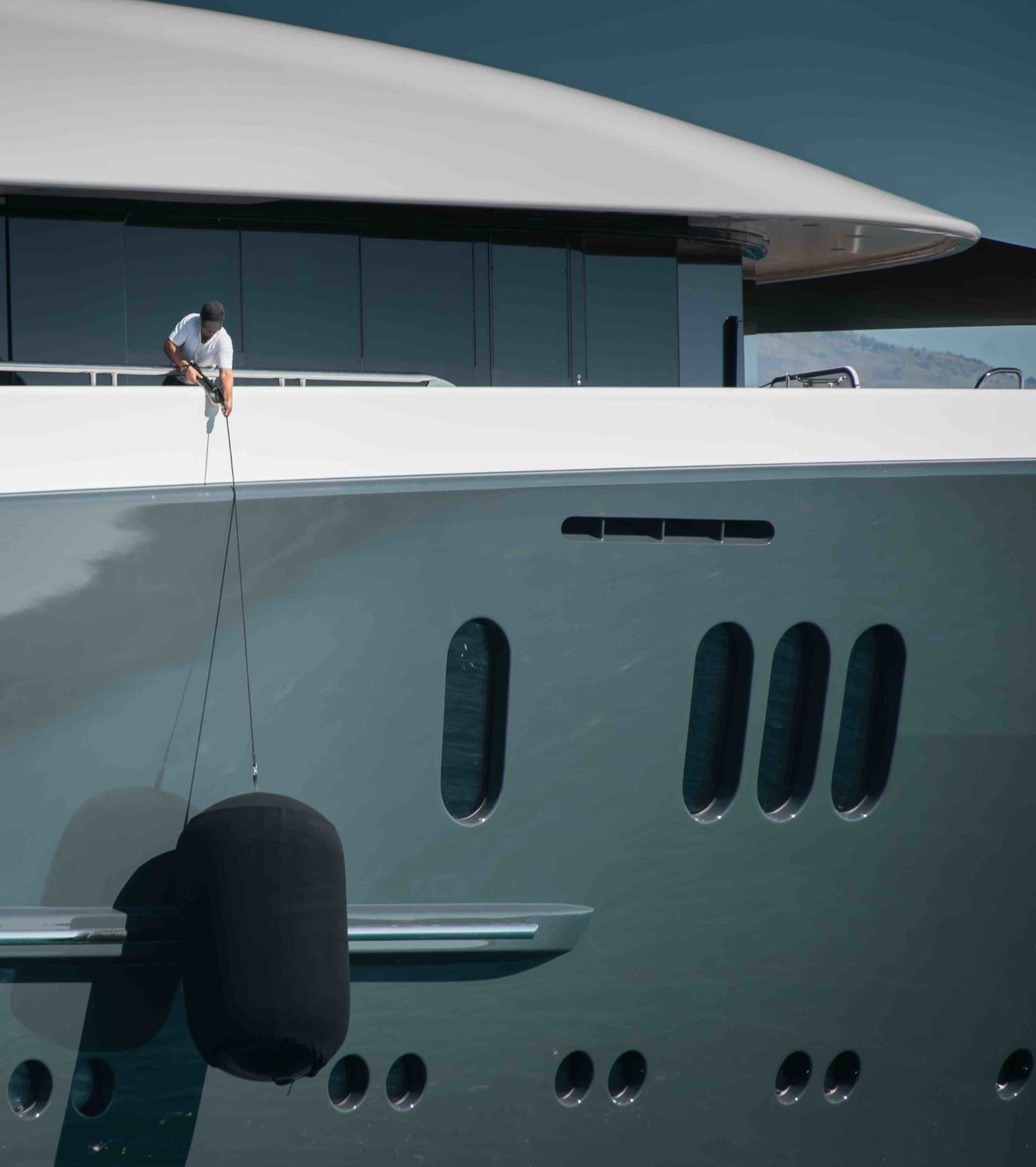 how do you become a deckhand on a super yacht